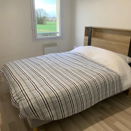 Joli Apartamento Saint-Jean-dʼAngély