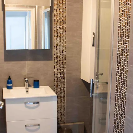 Joli Apartamento Saint-Jean-dʼAngély